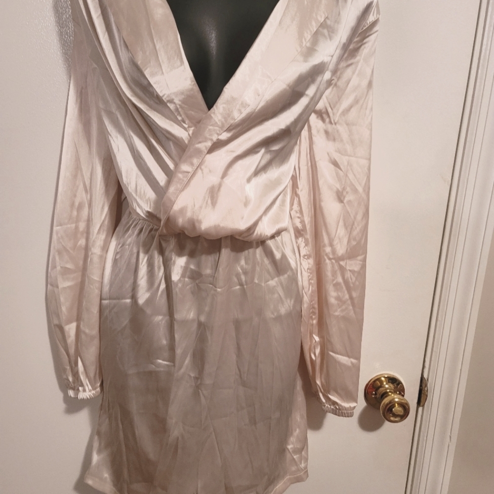 Beautiful silky dress. Medium. Runs big